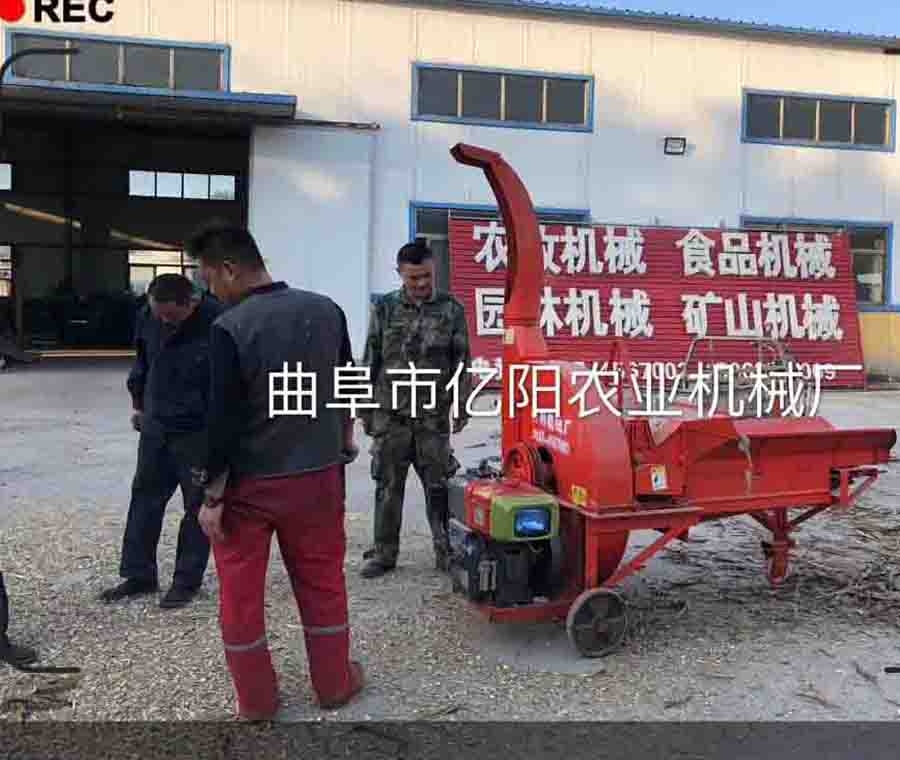 鍘草機(jī)